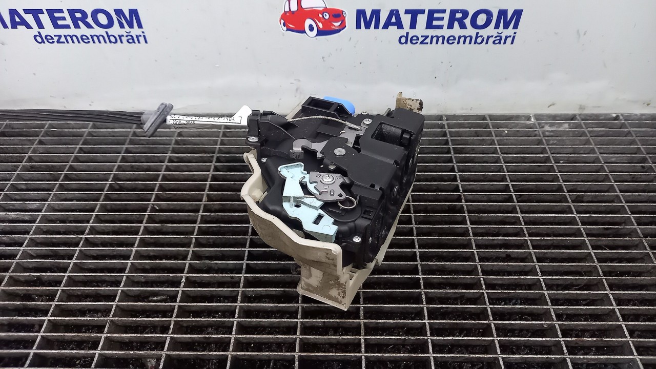 INCUIETOARE USA FATA STANGA VW TOURAN TOURAN - - (2010 2015)