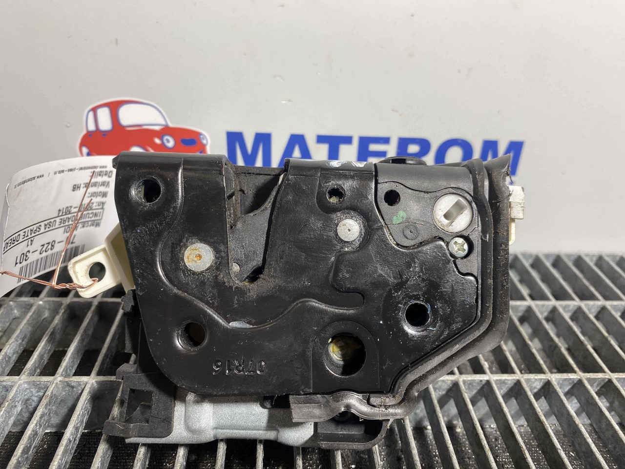 INCUIETOARE USA SPATE DREAPTA AUDI A1 - - (2010 2014)