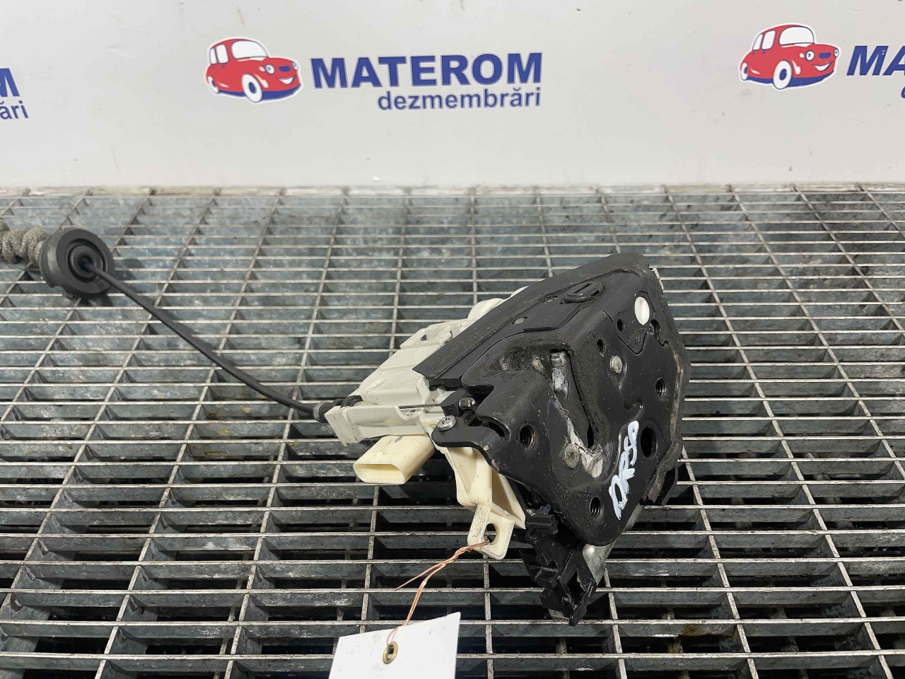 INCUIETOARE USA SPATE DREAPTA AUDI A1 A1 - - (2010 2014)