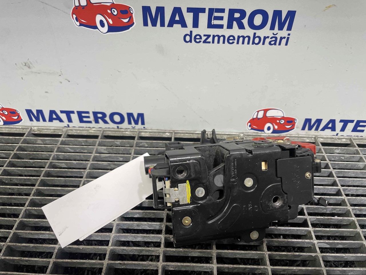 INCUIETOARE USA SPATE DREAPTA AUDI A2 - - (2000 2005)