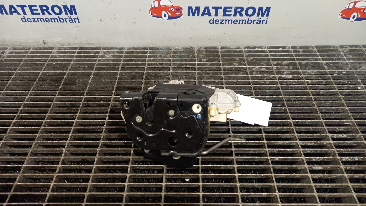 INCUIETOARE USA SPATE DREAPTA AUDI A4 - - (2004 2007)