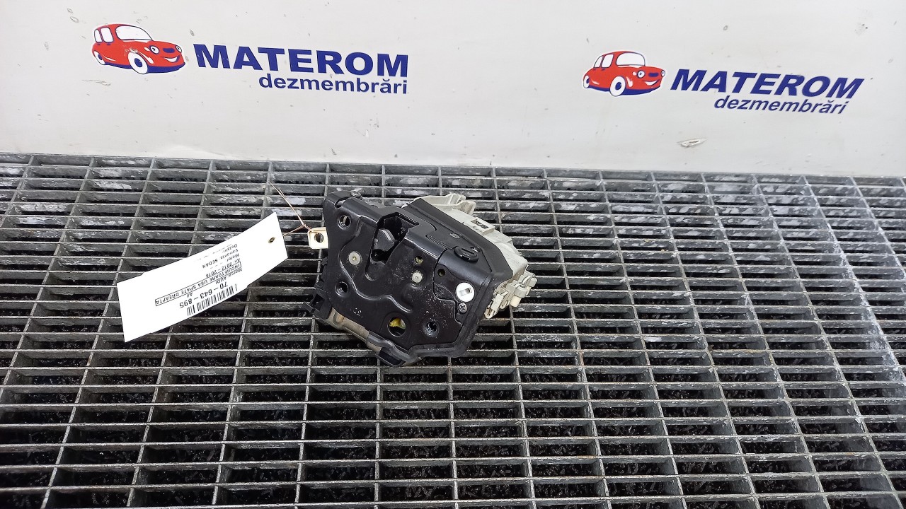 INCUIETOARE USA SPATE DREAPTA AUDI A4 - - (2012 2015)