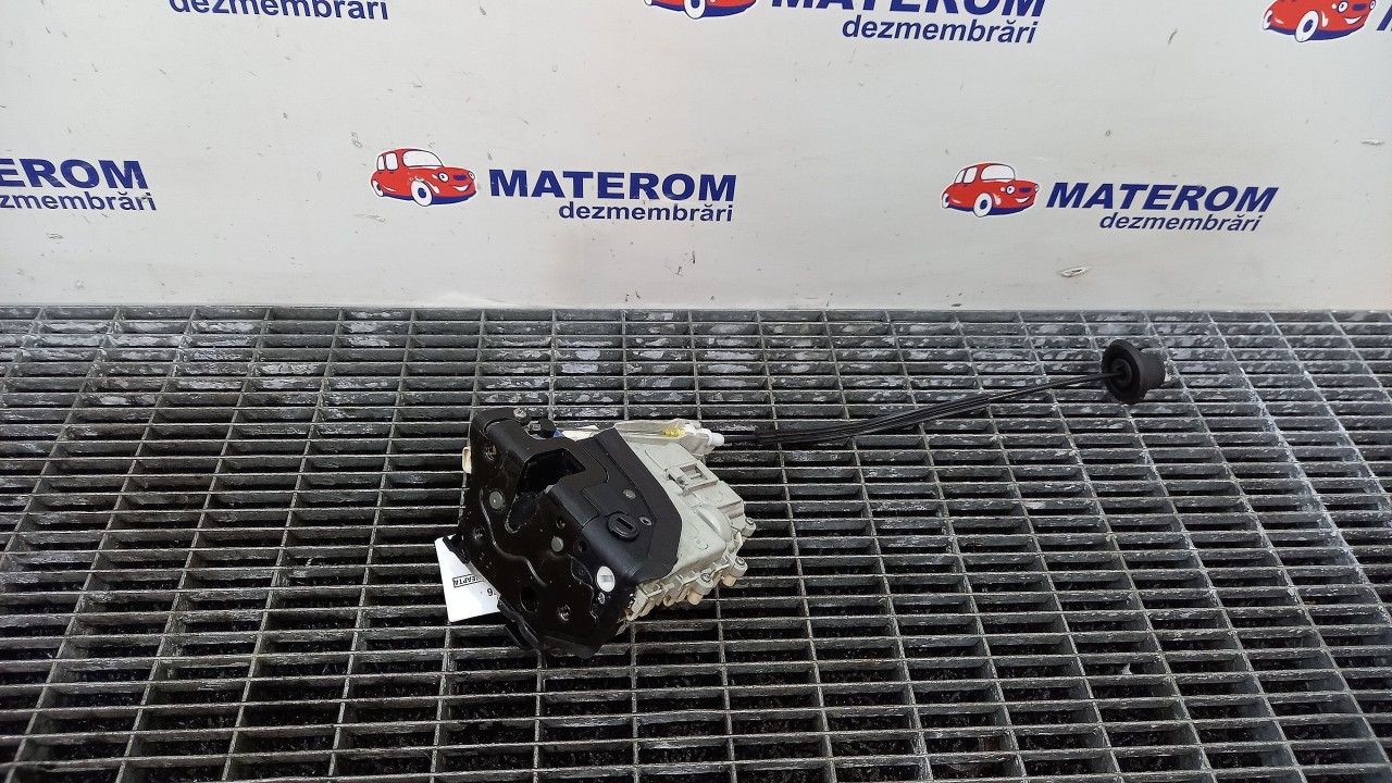 INCUIETOARE USA SPATE DREAPTA AUDI A4 - - (2012 2015)