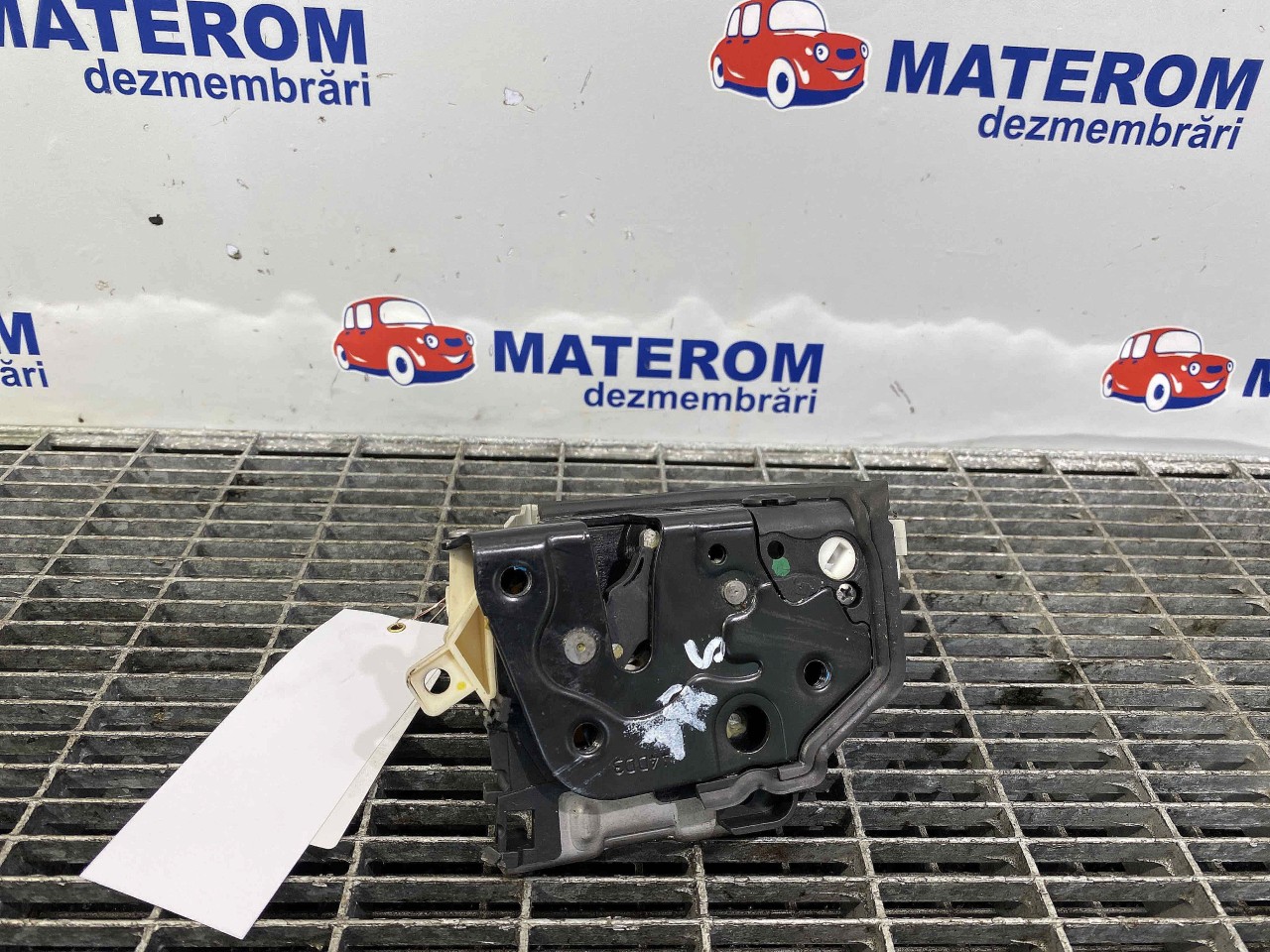 INCUIETOARE USA SPATE DREAPTA AUDI A4 A4 - - (2012 2015)