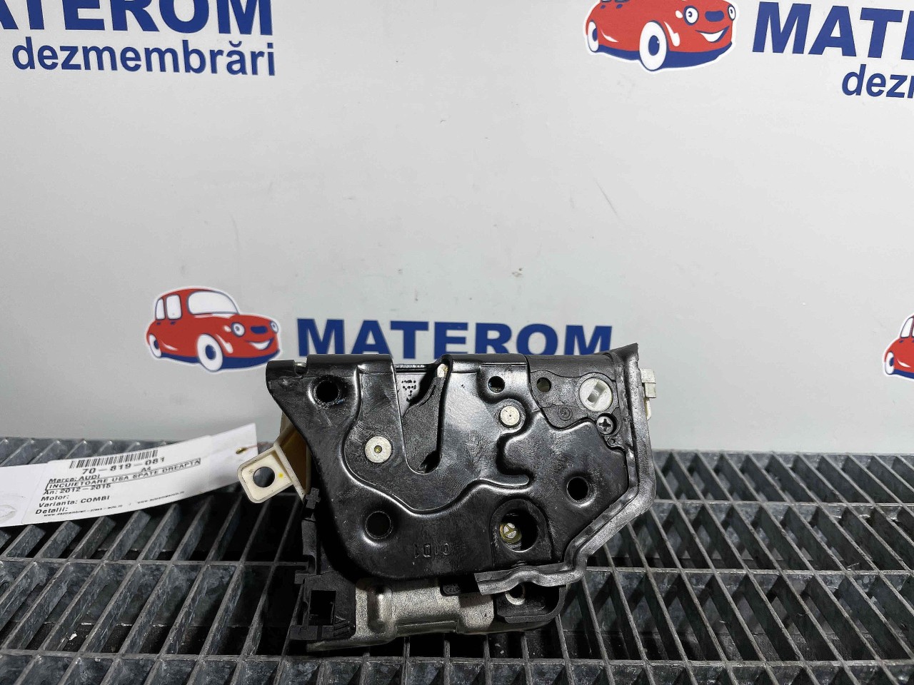 INCUIETOARE USA SPATE DREAPTA AUDI A4 A4 - - (2012 2015)
