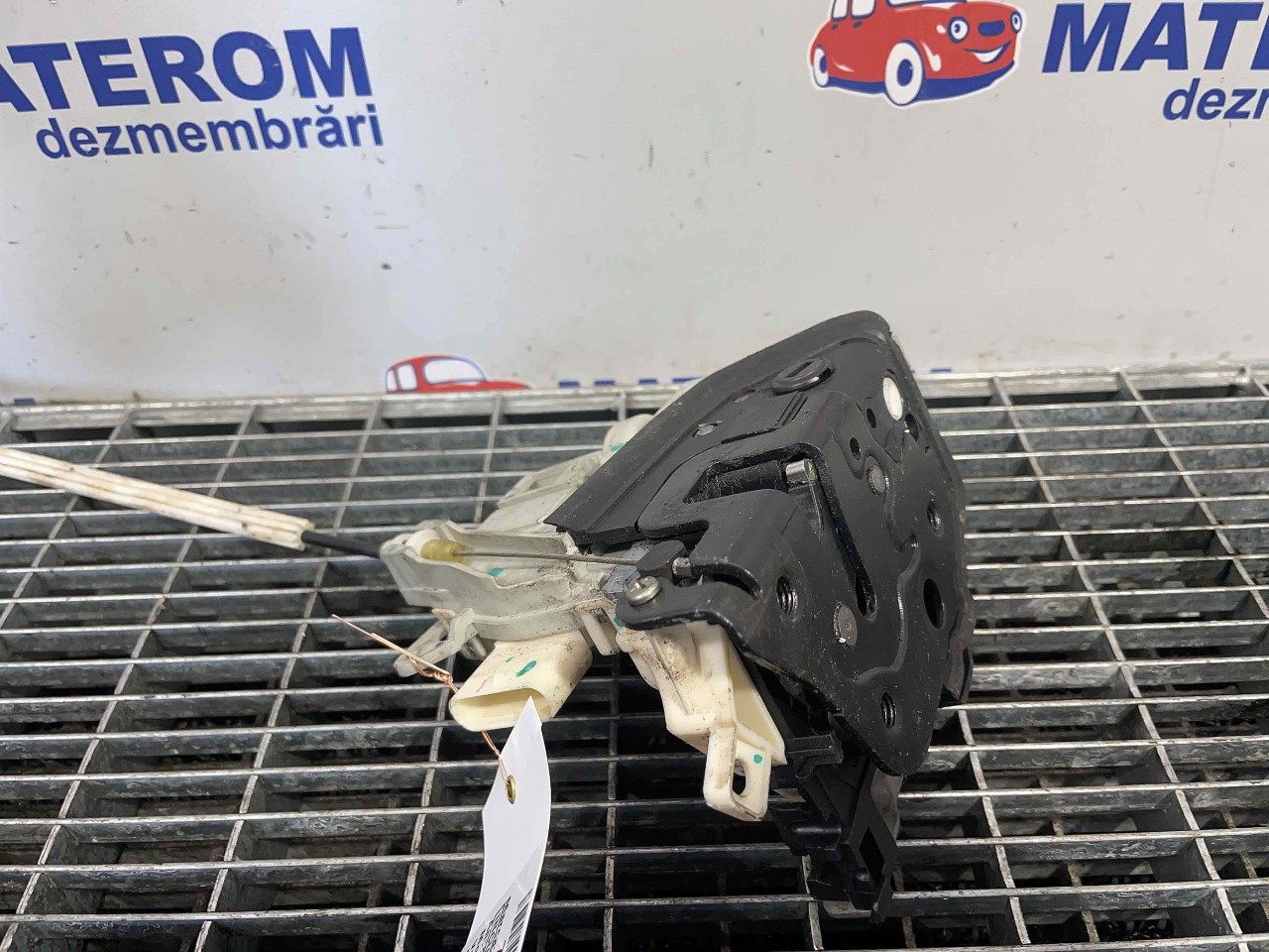 INCUIETOARE USA SPATE DREAPTA AUDI Q5 Q5 - - (2008 2013)
