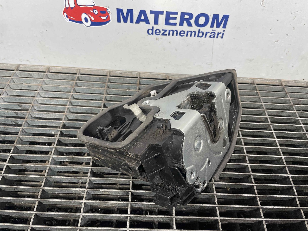INCUIETOARE USA SPATE DREAPTA BMW SERIA 1 F20 - - (2015 2019)
