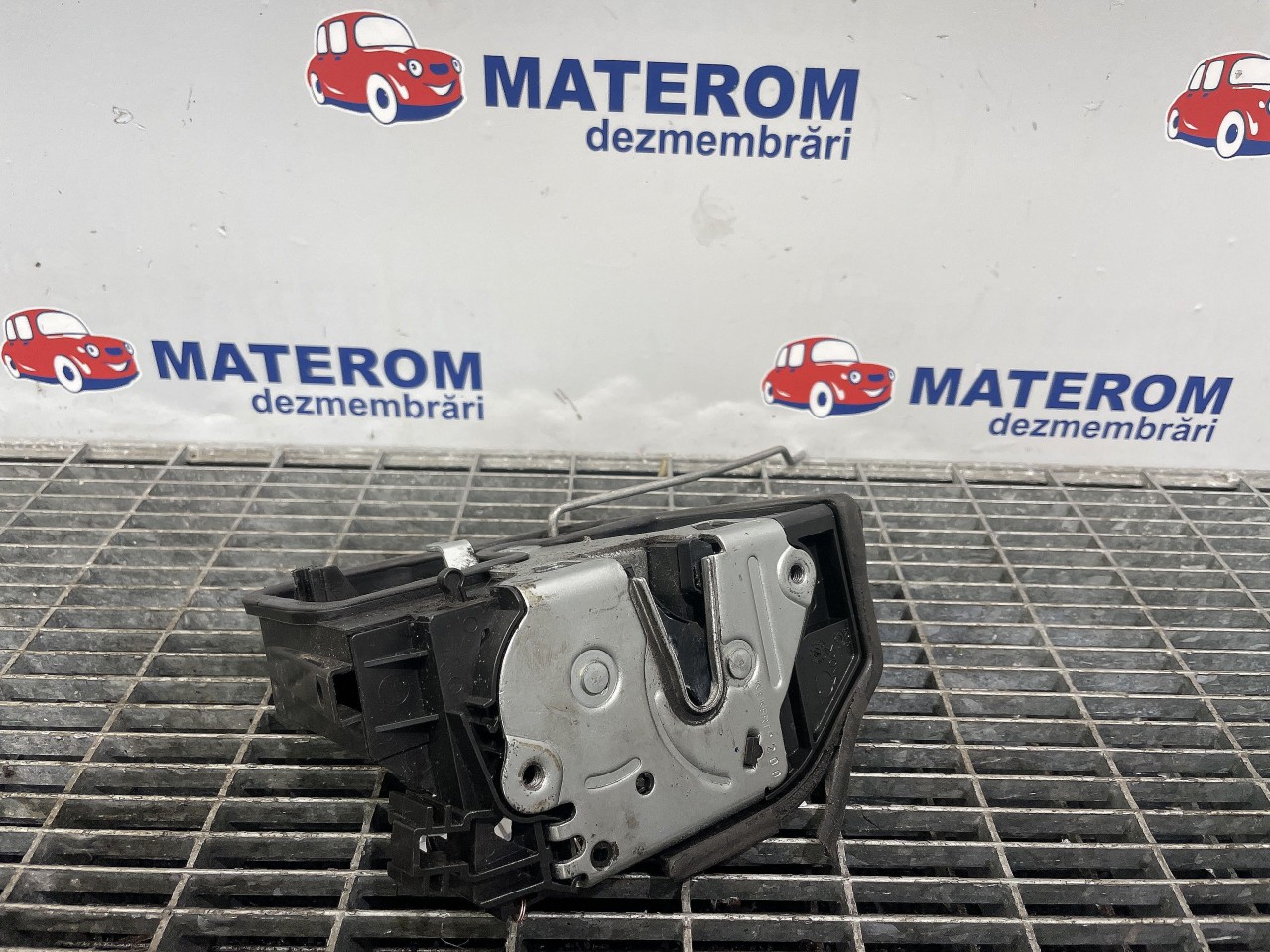 INCUIETOARE USA SPATE DREAPTA BMW X1 X1 - - (2009 2012)