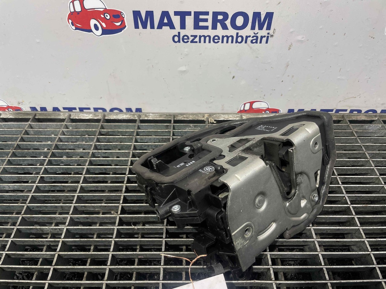 INCUIETOARE USA SPATE DREAPTA BMW X1 X1 - - (2009 2015)