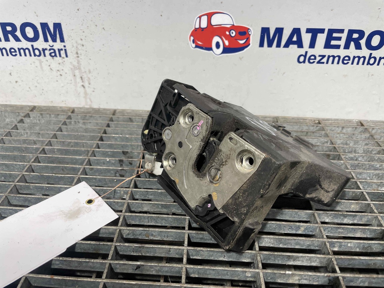 INCUIETOARE USA SPATE DREAPTA DACIA LOGAN MCV LOGAN MCV - - (2012 2016)
