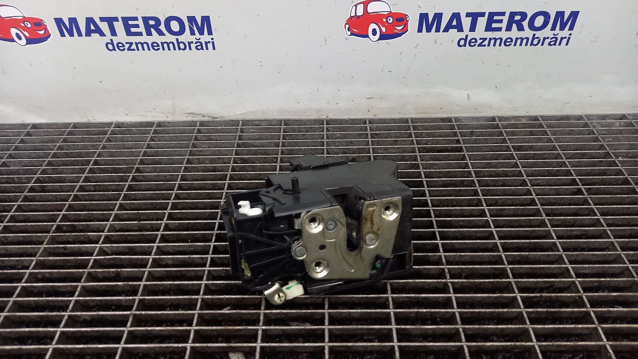 INCUIETOARE USA SPATE DREAPTA DACIA SANDERO SANDERO - - (2012 2019)