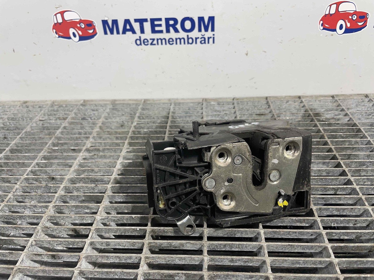 INCUIETOARE USA SPATE DREAPTA DACIA SANDERO SANDERO - - (2012 2019)