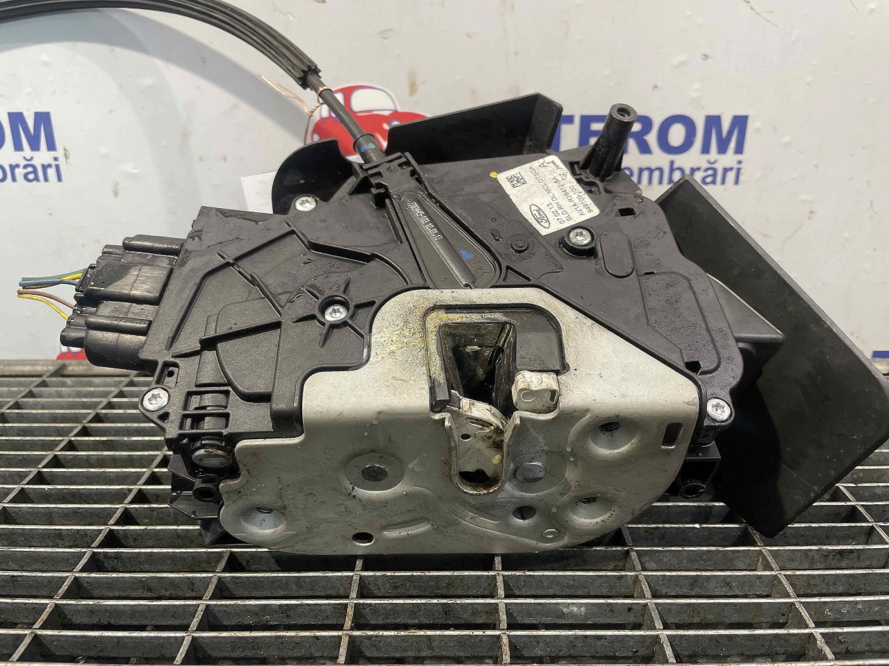 INCUIETOARE USA SPATE DREAPTA FORD B-MAX B-MAX - - (2012 2017)