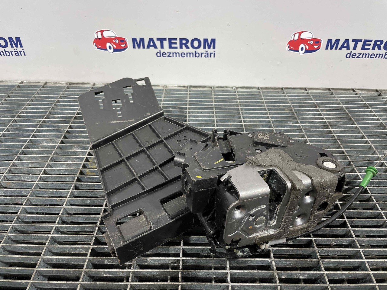 INCUIETOARE USA SPATE DREAPTA FORD FIESTA - - (2008 2012)