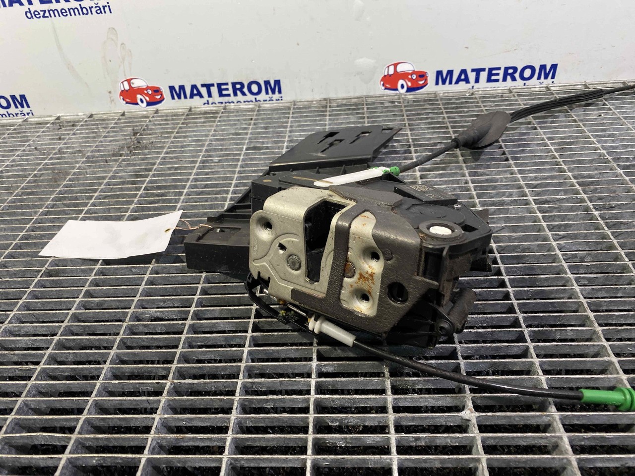 INCUIETOARE USA SPATE DREAPTA FORD FIESTA - - (2012 2017)