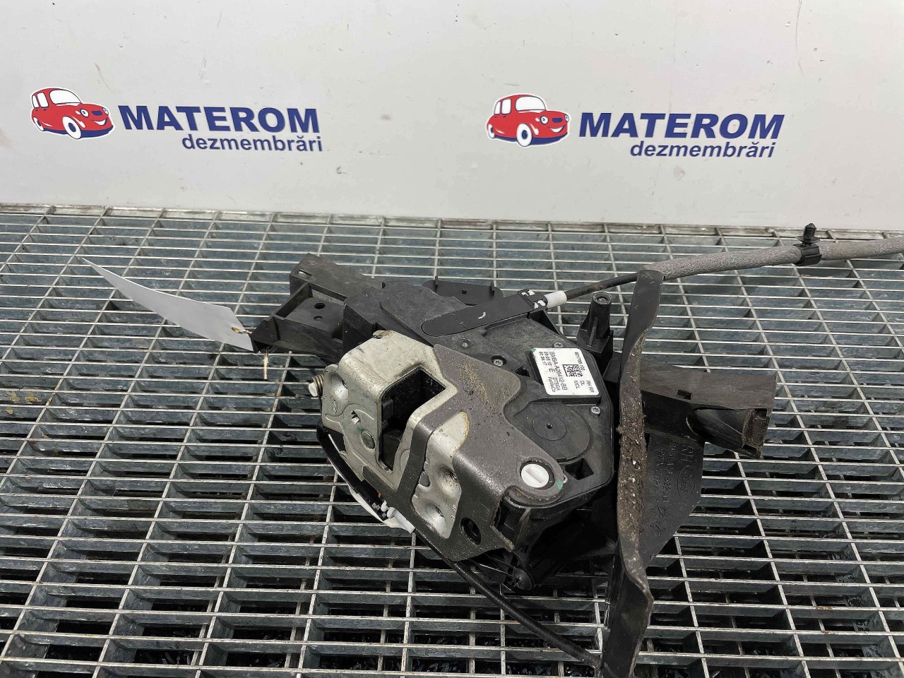 INCUIETOARE USA SPATE DREAPTA FORD FOCUS - - (2011 2014)