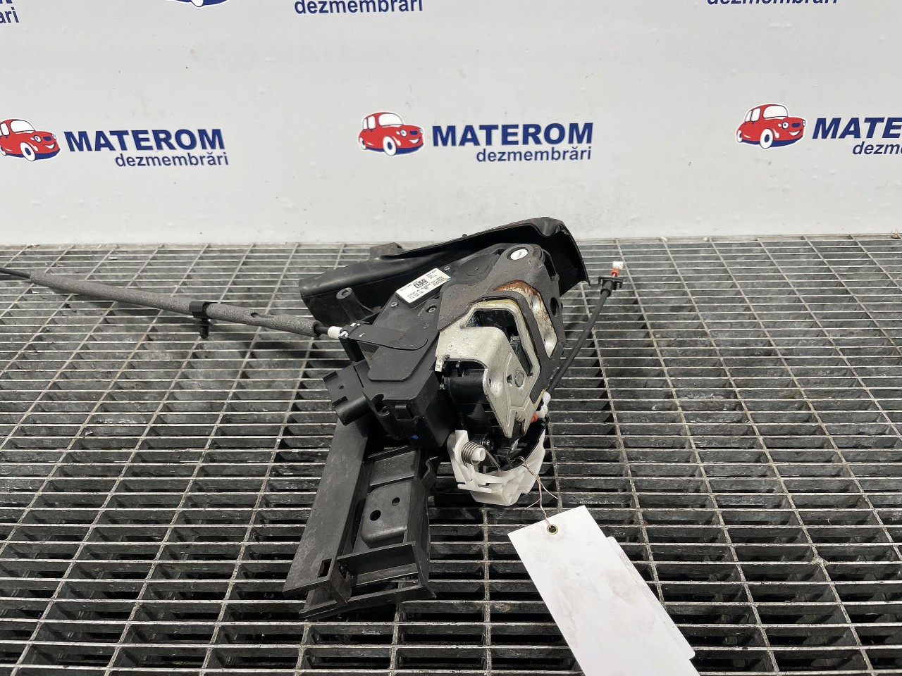 INCUIETOARE USA SPATE DREAPTA FORD FOCUS - - (2011 2014)