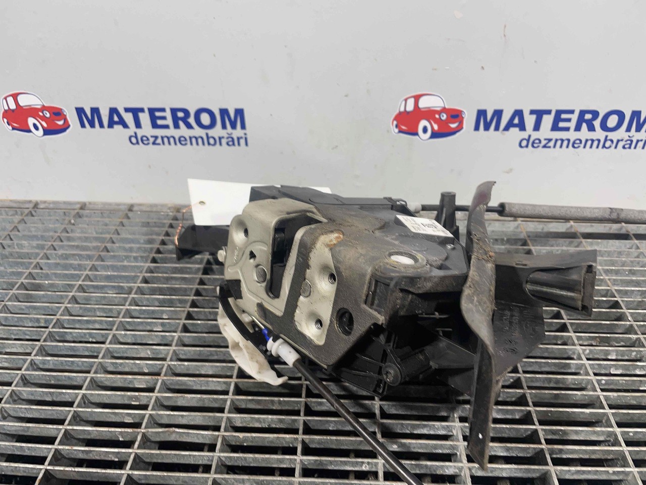 INCUIETOARE USA SPATE DREAPTA FORD FOCUS - - (2011 2014)
