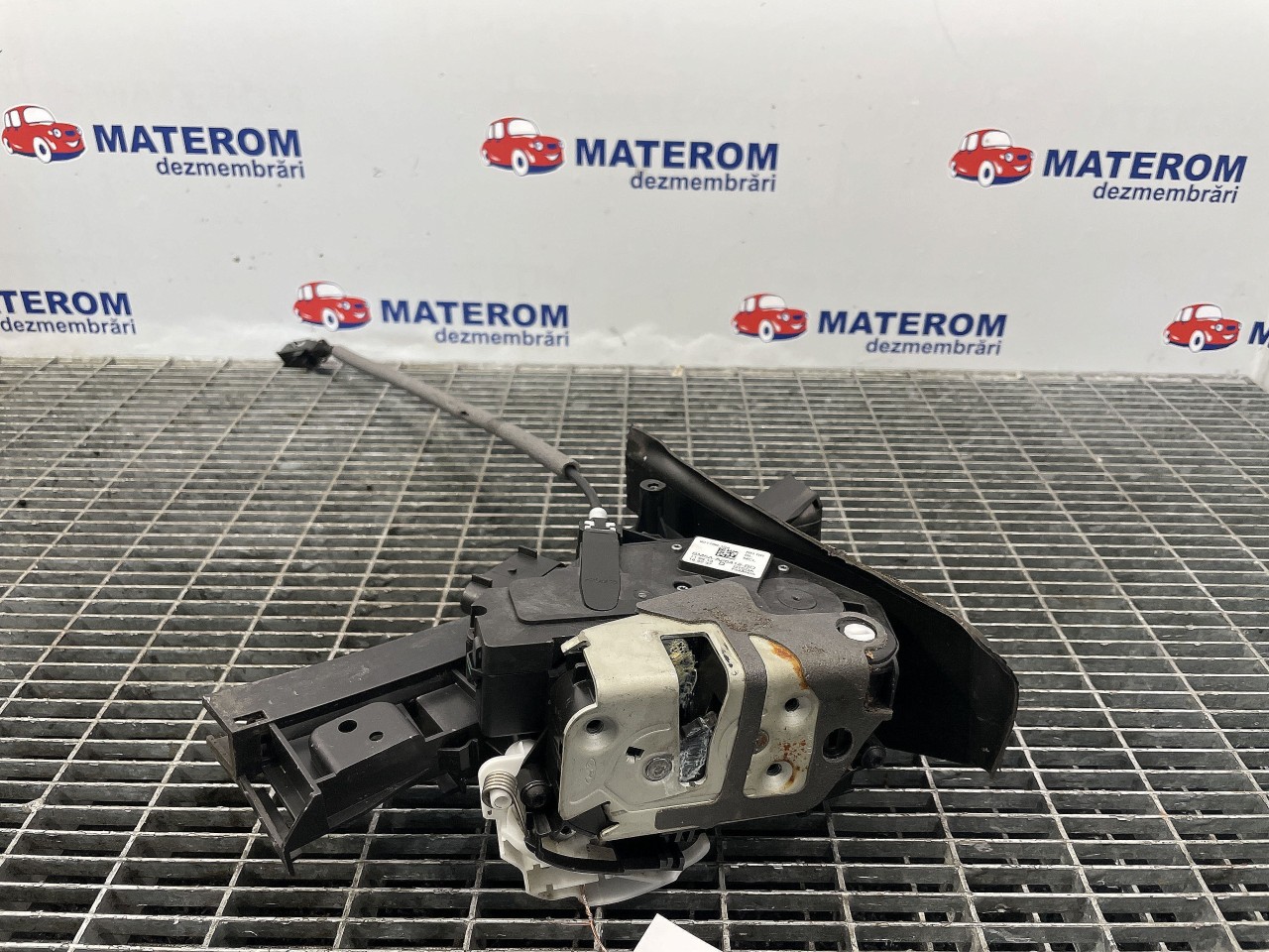 INCUIETOARE USA SPATE DREAPTA FORD FOCUS - - (2011 2014)