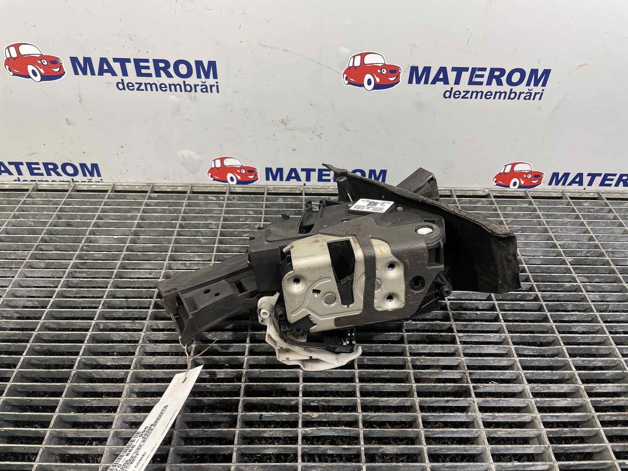 INCUIETOARE USA SPATE DREAPTA FORD FOCUS FOCUS - - (2011 2014)