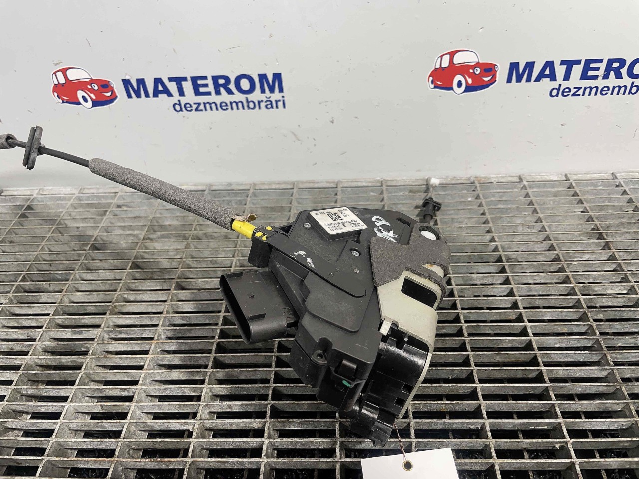 INCUIETOARE USA SPATE DREAPTA FORD KUGA - - (2012 2019)