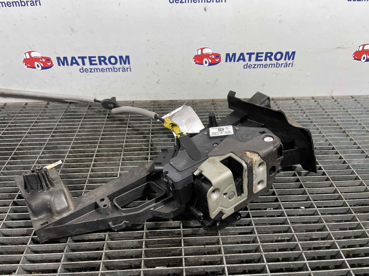INCUIETOARE USA SPATE DREAPTA FORD KUGA - - (2012 2019)