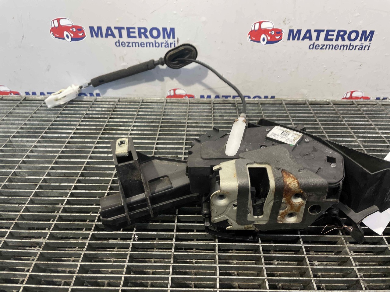 INCUIETOARE USA SPATE DREAPTA FORD MONDEO MONDEO - - (2014 2019)