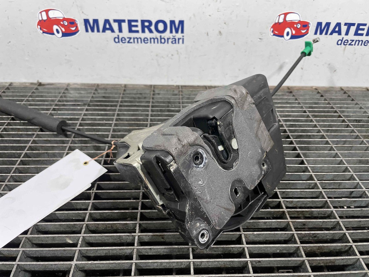 INCUIETOARE USA SPATE DREAPTA JAGUAR F-P