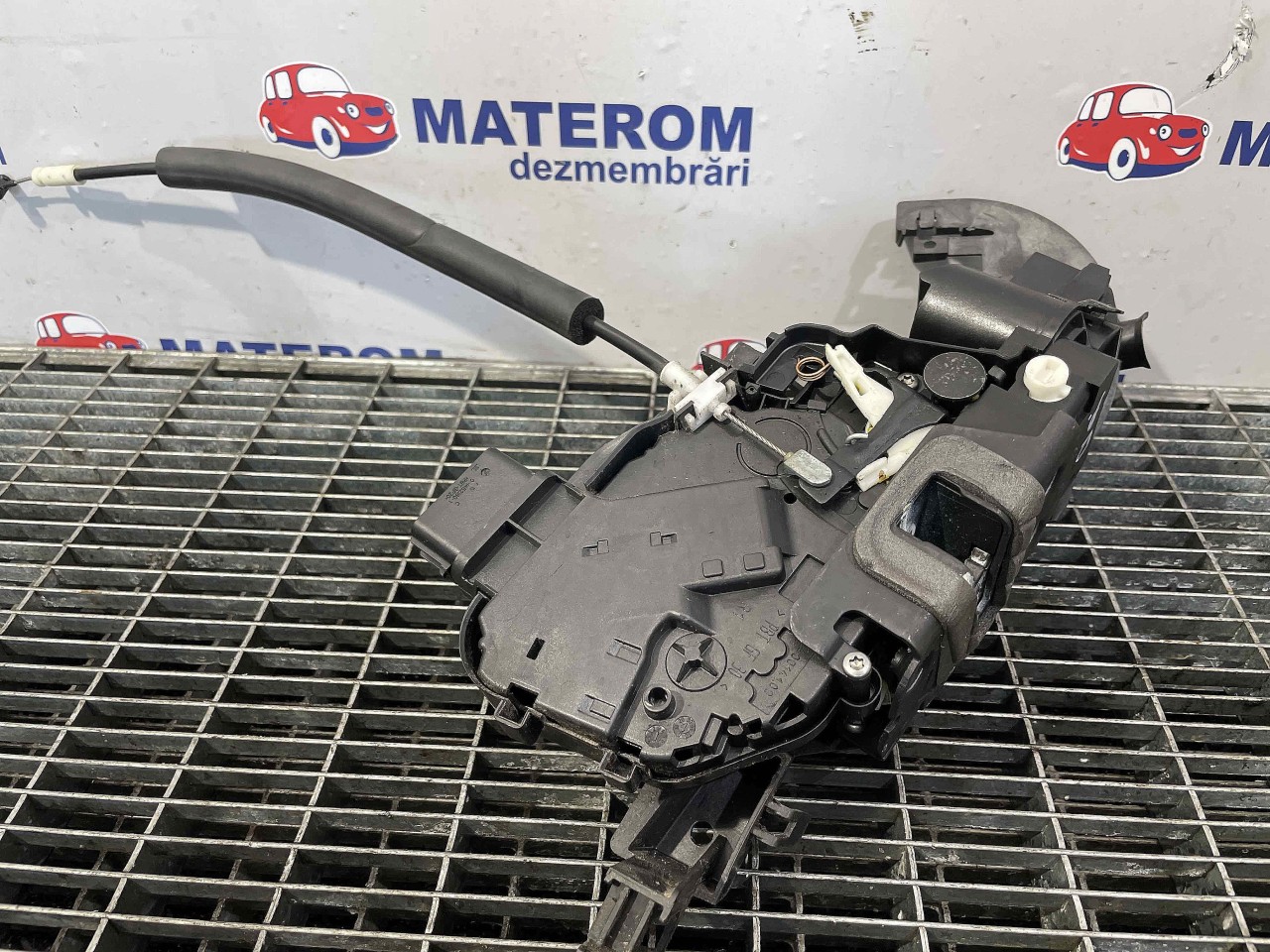 INCUIETOARE USA SPATE DREAPTA JAGUAR XF XF - - (2007 2011)