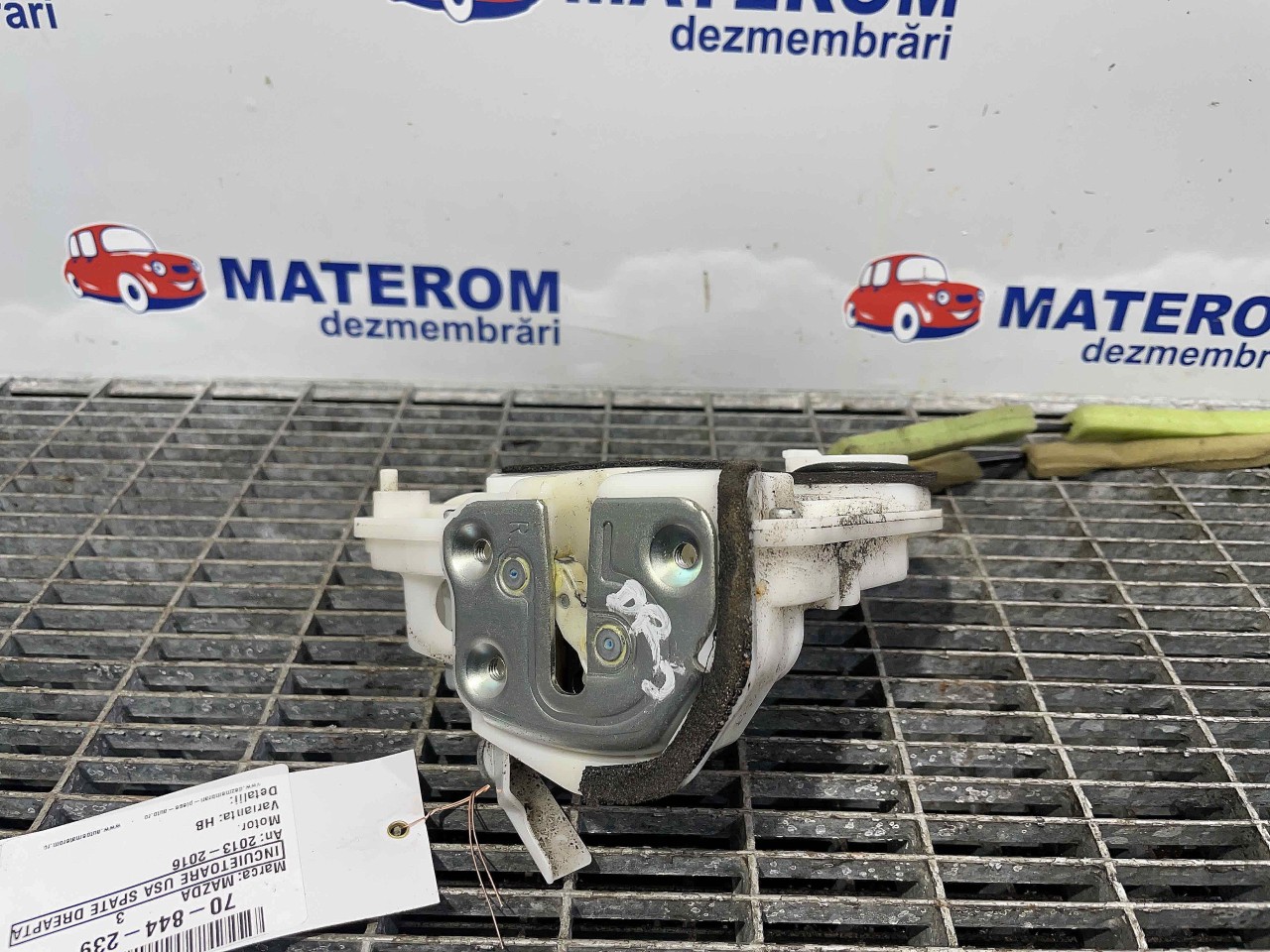 INCUIETOARE USA SPATE DREAPTA MAZDA 3 3 - - (2013 2018)