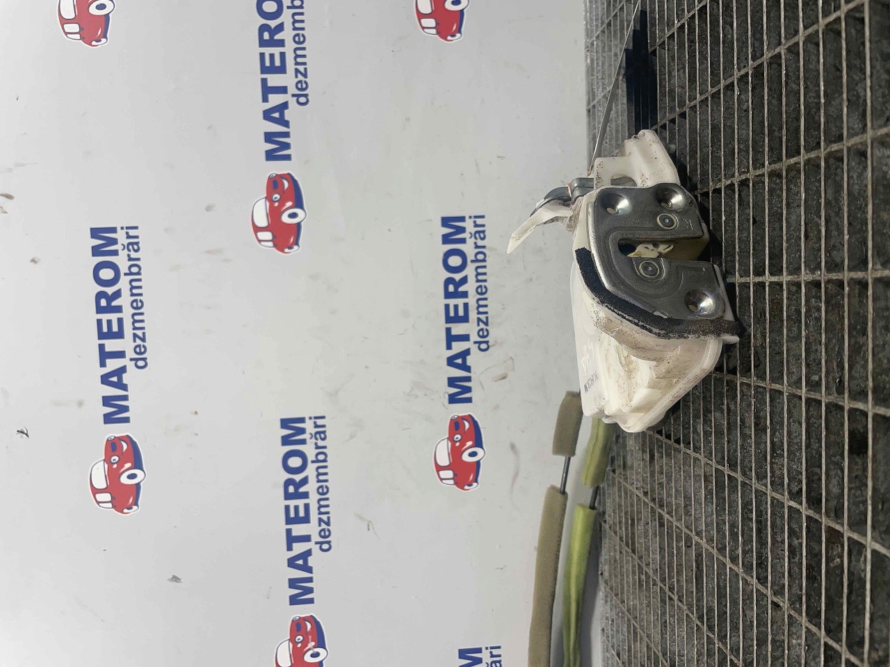 INCUIETOARE USA SPATE DREAPTA MAZDA 3 3 - - (2013 2018)