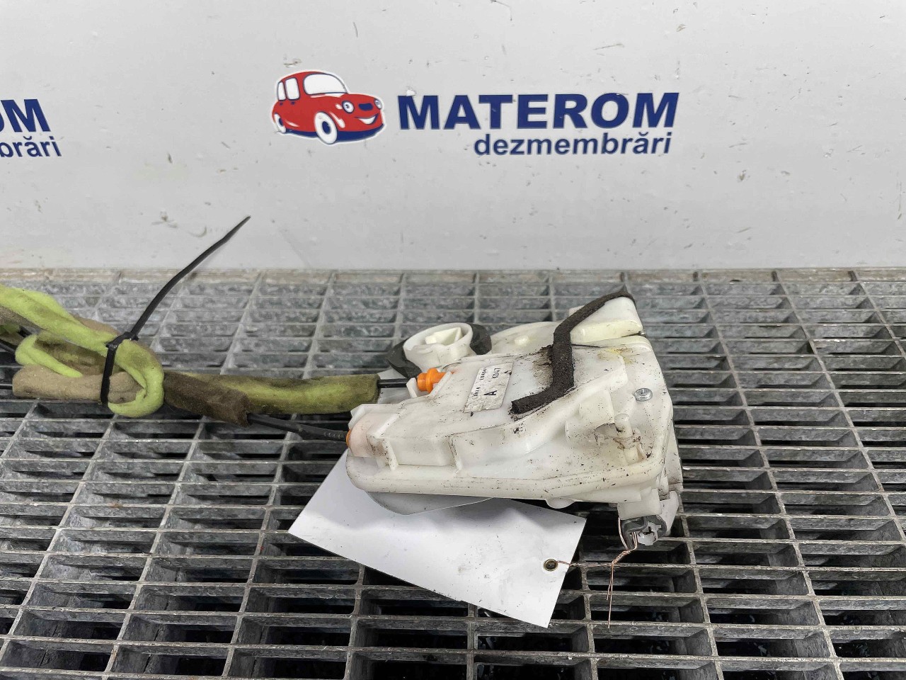 INCUIETOARE USA SPATE DREAPTA MAZDA CX-5 - - (2012 2015)