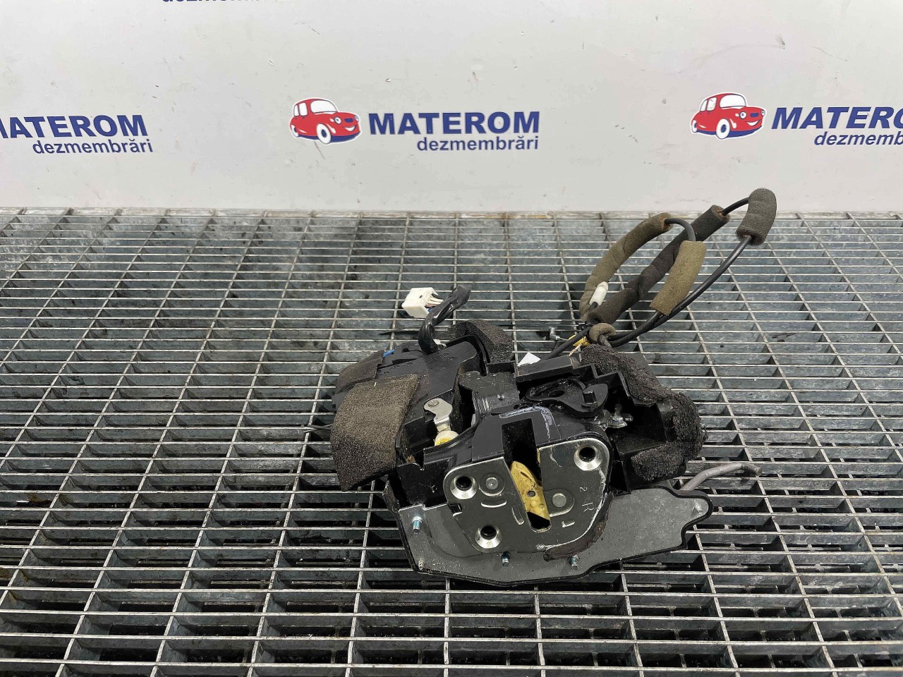 INCUIETOARE USA SPATE DREAPTA MAZDA CX-7 CX-7 - - (2006 2012)