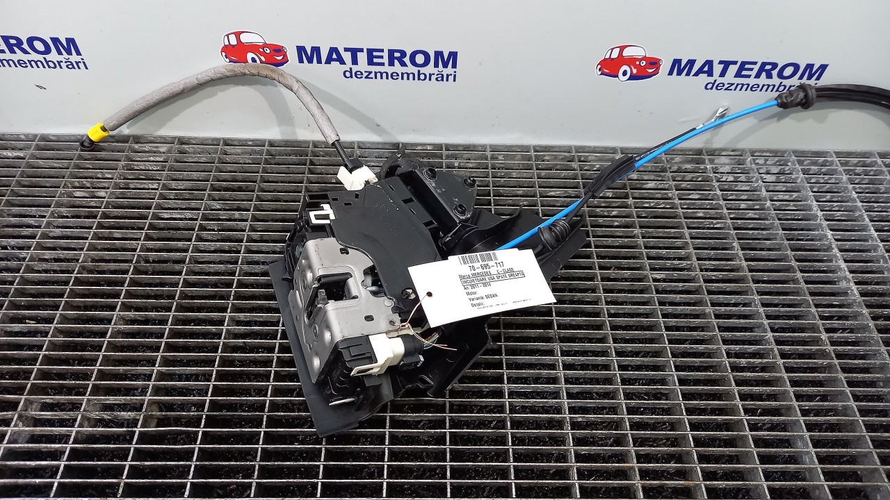 INCUIETOARE USA SPATE DREAPTA MERCEDES C-CLASS - - (2011 2014)