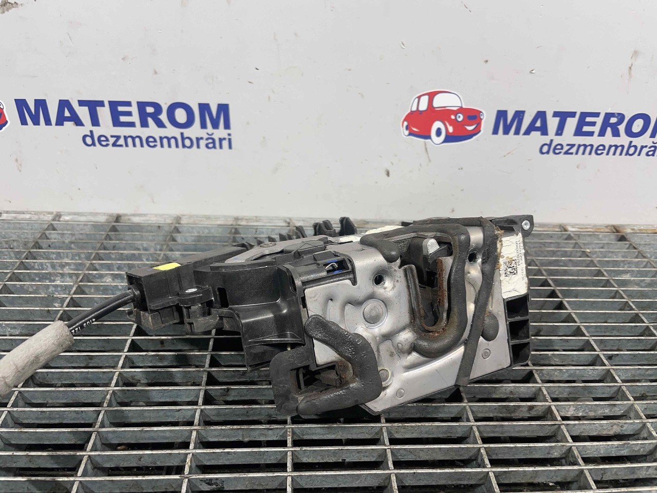 INCUIETOARE USA SPATE DREAPTA MERCEDES C-CLASS - - (2014 2018)