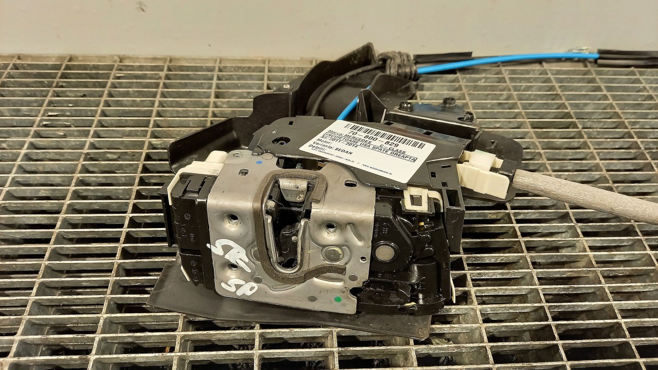 INCUIETOARE USA SPATE DREAPTA MERCEDES C-CLASS - - (2011 2014)