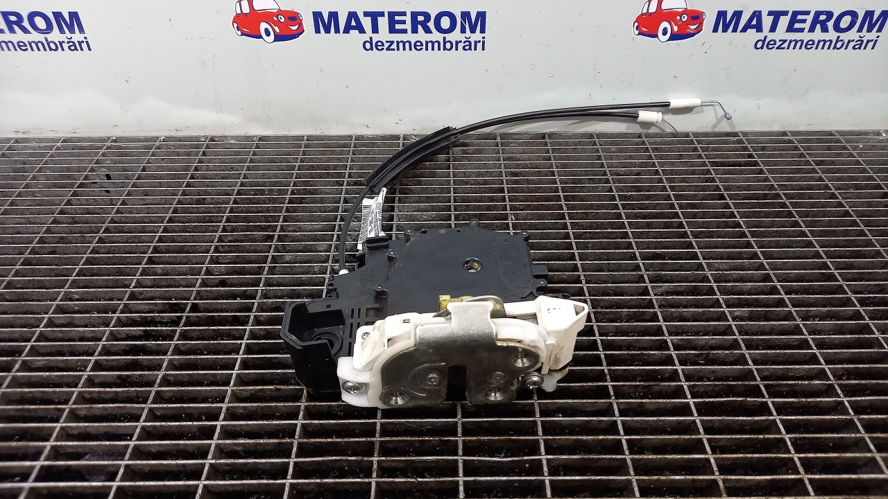 INCUIETOARE USA SPATE DREAPTA MITSUBISHI COLT COLT - - (2004 2008)