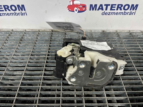 INCUIETOARE USA SPATE DREAPTA MITSUBISHI OUTLANDER - - (2006 2012)