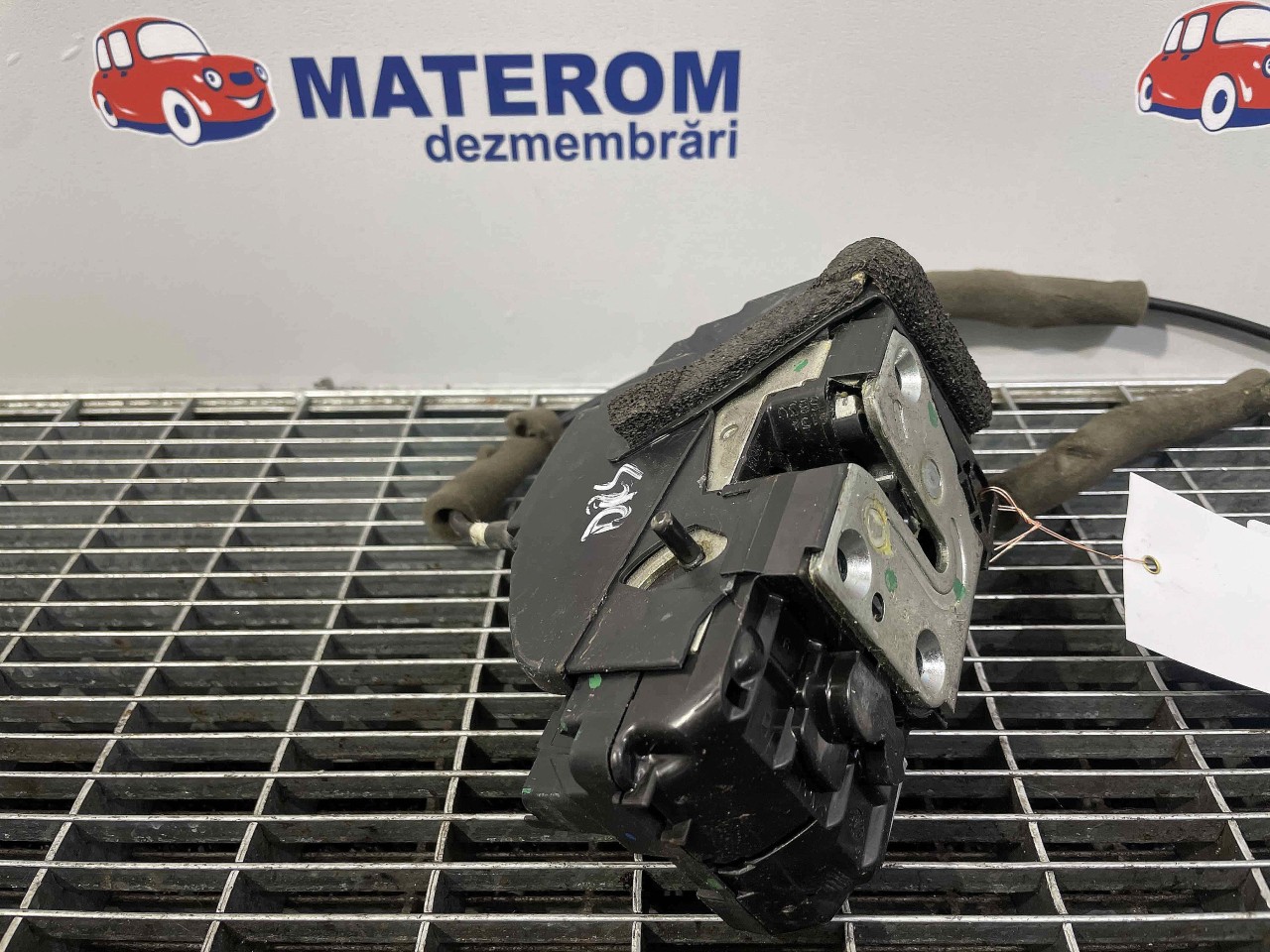INCUIETOARE USA SPATE DREAPTA NISSAN NAVARA NAVARA - - (2015 2019)