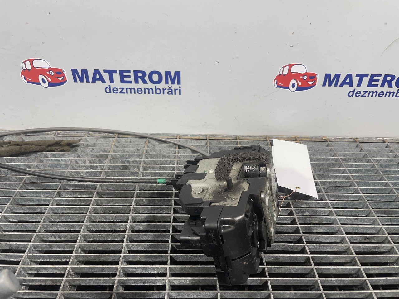INCUIETOARE USA SPATE DREAPTA NISSAN QASHQAI QASHQAI - - (2010 2014)