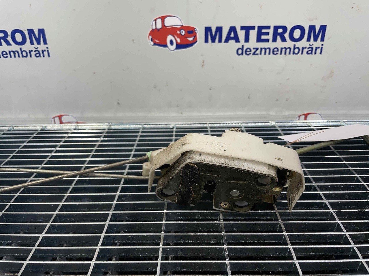 INCUIETOARE USA SPATE DREAPTA OPEL AGILA - - (2000 2007)