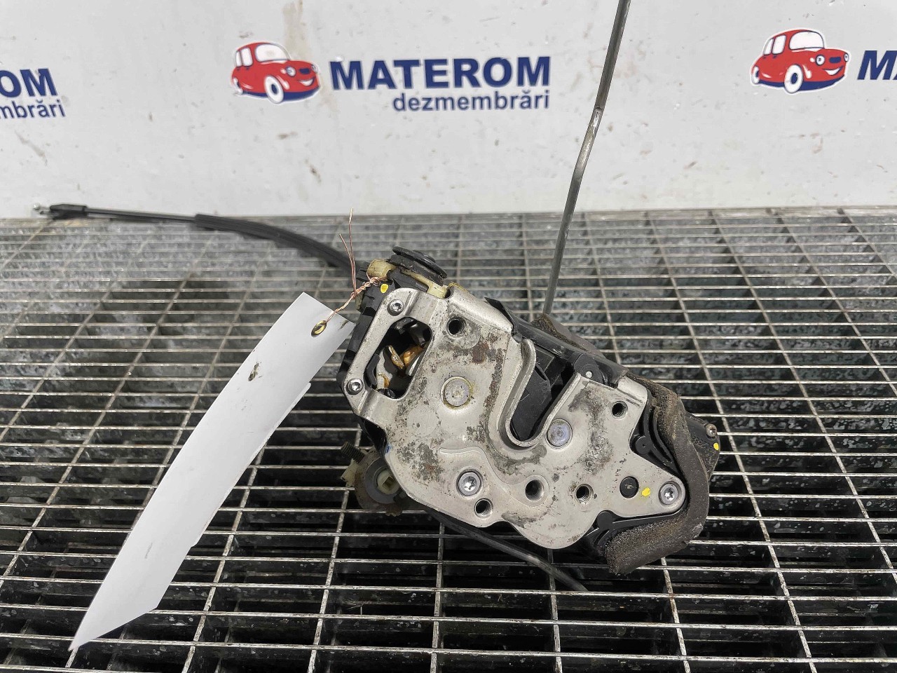 INCUIETOARE USA SPATE DREAPTA OPEL ASTRA J - - (2009 2012)