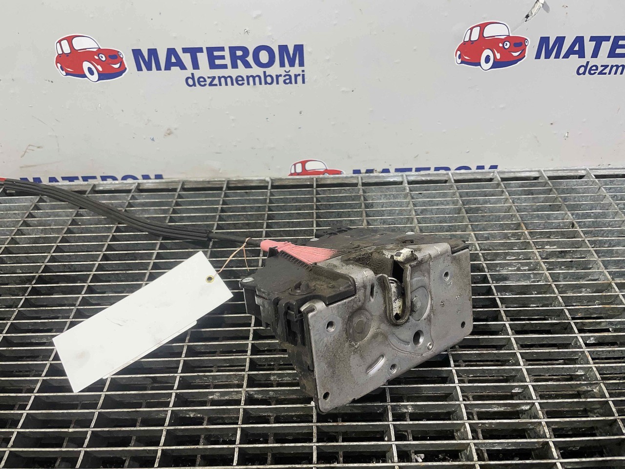 INCUIETOARE USA SPATE DREAPTA OPEL CORSA