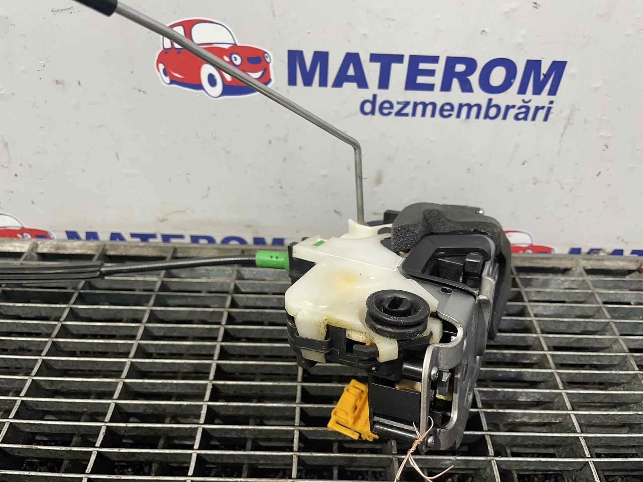 INCUIETOARE USA SPATE DREAPTA OPEL INSIGNIA INSIGNIA - - (2008 2013)