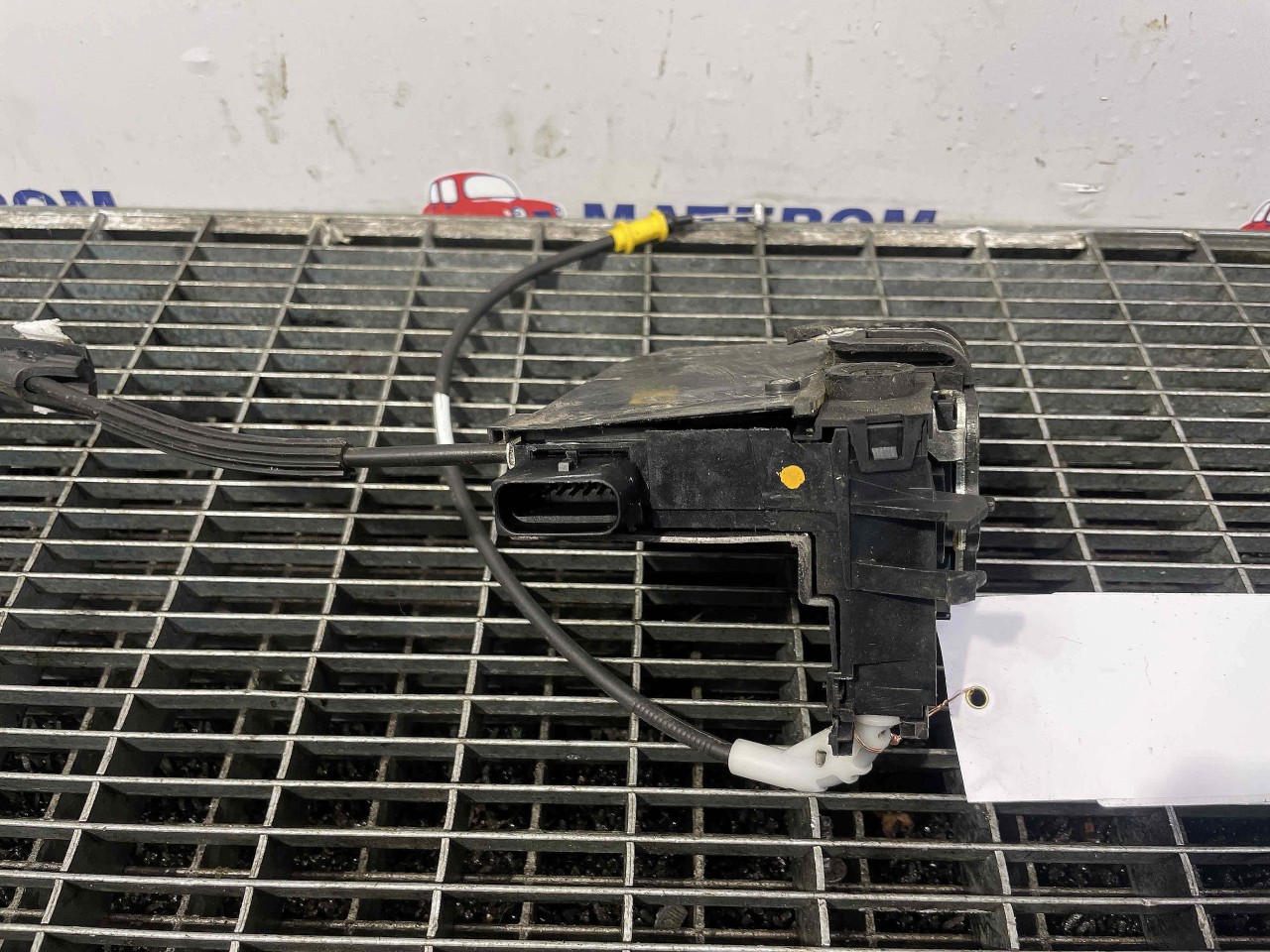 INCUIETOARE USA SPATE DREAPTA PEUGEOT 308 308 - - (2013 2018)