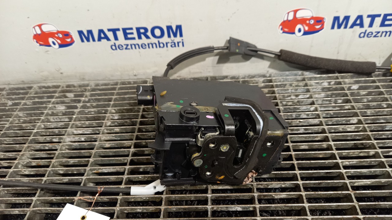 INCUIETOARE USA SPATE DREAPTA PEUGEOT 308 308 - - (2012 2015)