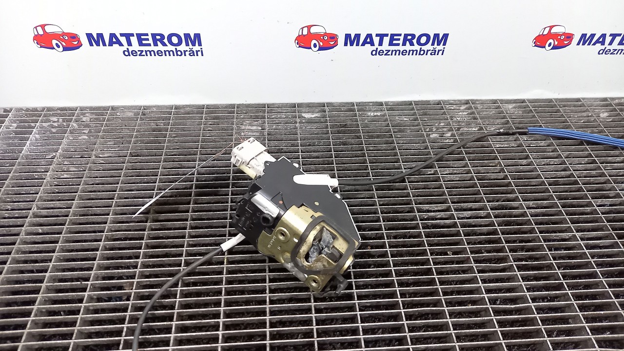 INCUIETOARE USA SPATE DREAPTA PEUGEOT 407 407 - - (2004 2008)