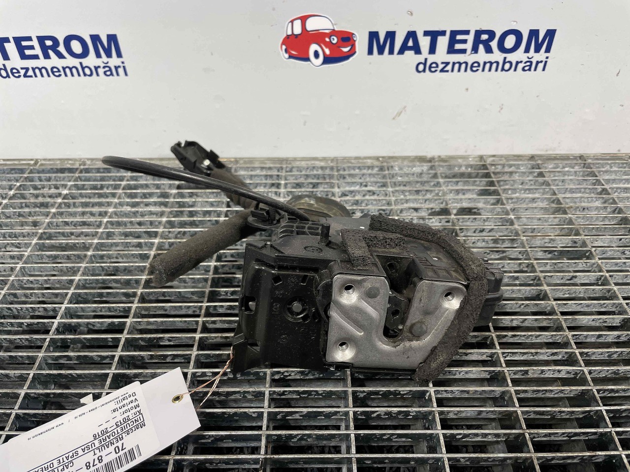 INCUIETOARE USA SPATE DREAPTA RENAULT CAPTUR - - (2013 2016)