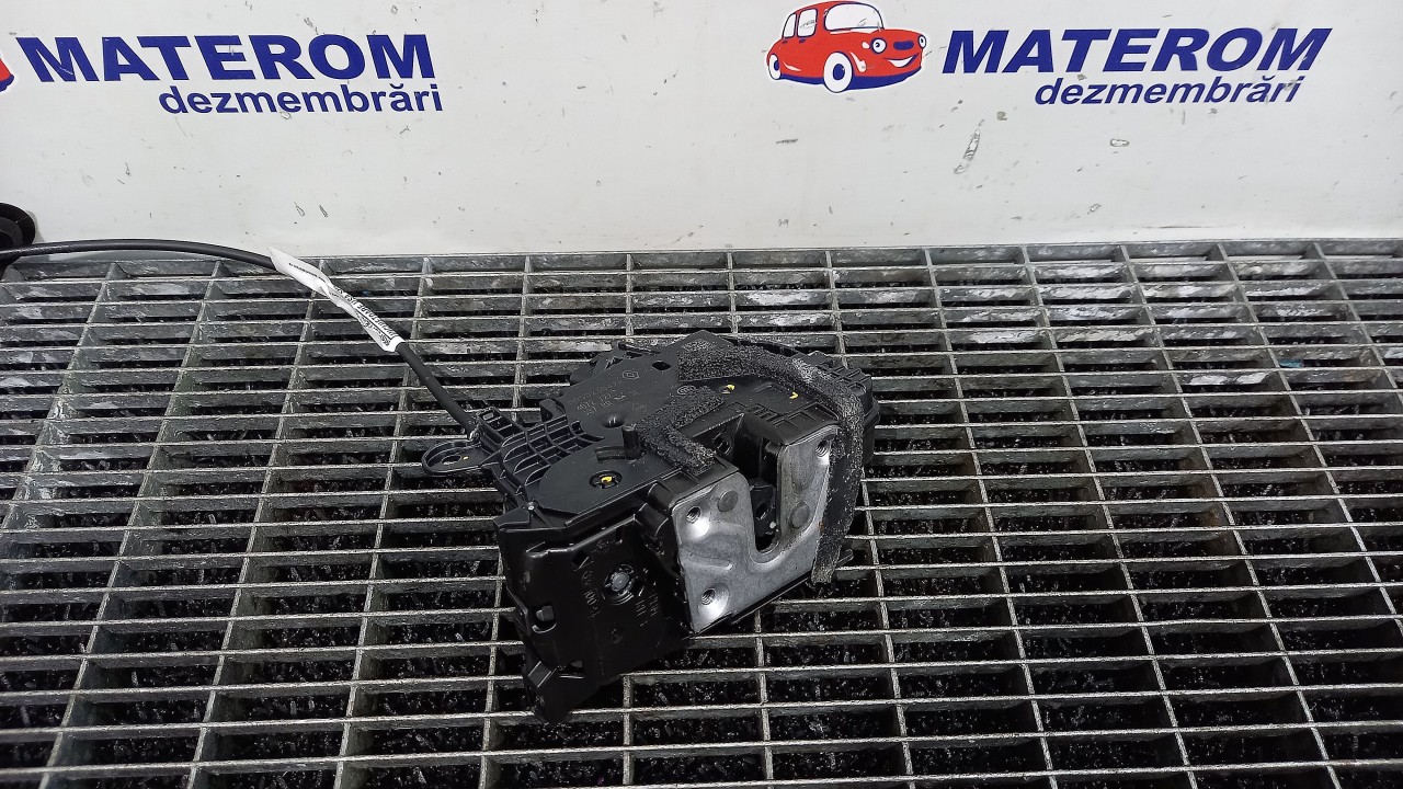 INCUIETOARE USA SPATE DREAPTA RENAULT CAPTUR - - (2013 2017)