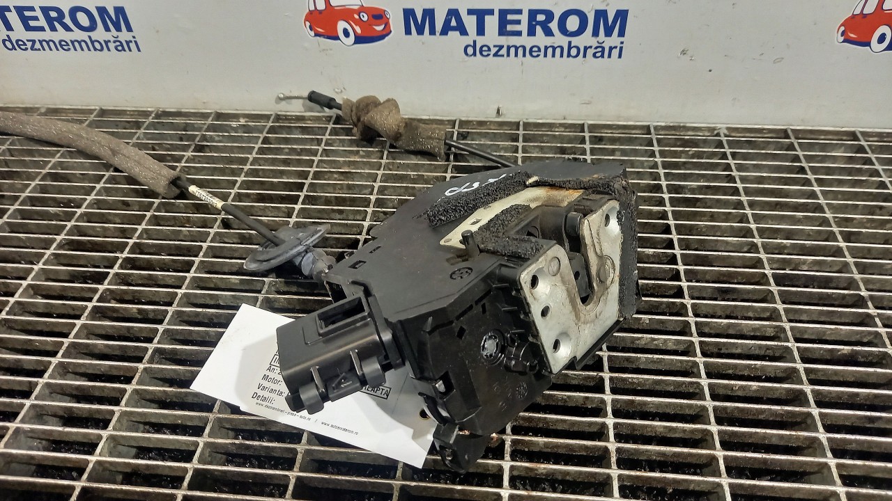 INCUIETOARE USA SPATE DREAPTA RENAULT CLIO - - (2012 2016)